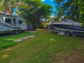 232 NE 160th St, Miami FL 33162