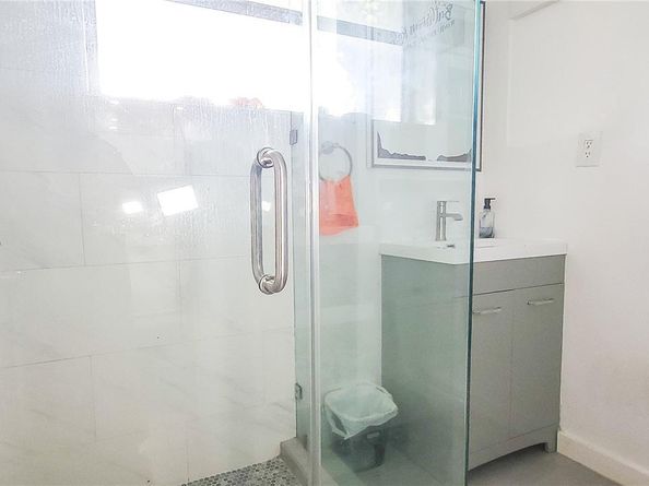 232 NE 160th St, Miami FL 33162