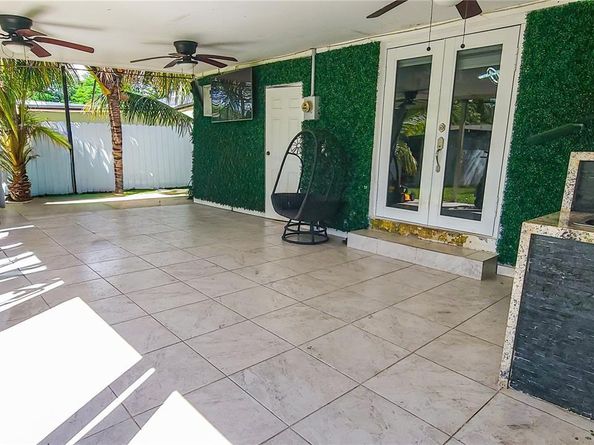 232 NE 160th St, Miami FL 33162