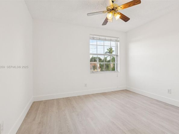 1378 SW 180th Ave, Pembroke Pines FL 33029