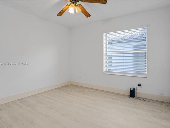 1378 SW 180th Ave, Pembroke Pines FL 33029