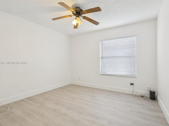 1378 SW 180th Ave, Pembroke Pines FL 33029