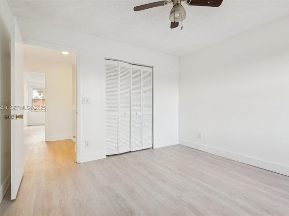 1378 SW 180th Ave, Pembroke Pines FL 33029