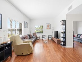 567 Racquet Club Rd 18, Weston FL 33326