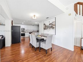 567 Racquet Club Rd 18, Weston FL 33326