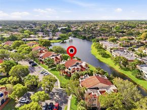 567 Racquet Club Rd 18, Weston FL 33326