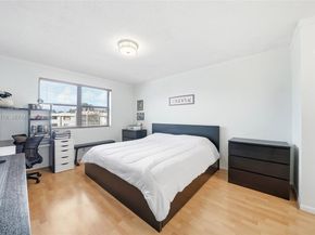 567 Racquet Club Rd 18, Weston FL 33326