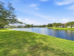 567 Racquet Club Rd 18, Weston FL 33326