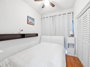 567 Racquet Club Rd 18, Weston FL 33326