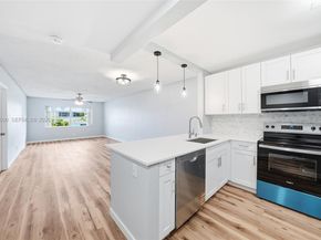 860 SE 6th Ave 311, Deerfield Beach FL 33441