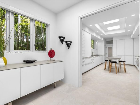 6380 N Bay Rd, Miami Beach FL 33141