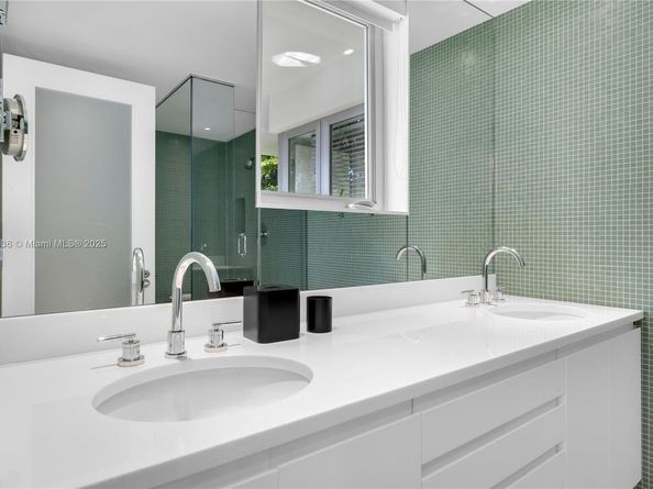 6380 N Bay Rd, Miami Beach FL 33141