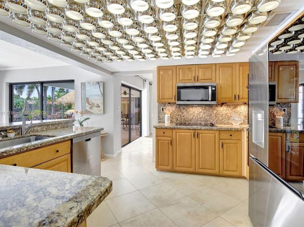 6001 SW 18th St, Plantation FL 33317