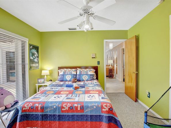 6001 SW 18th St, Plantation FL 33317