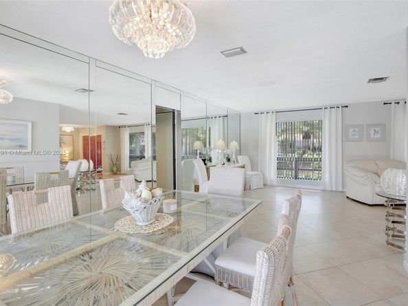 6001 SW 18th St, Plantation FL 33317
