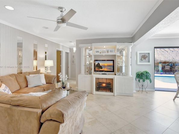 6001 SW 18th St, Plantation FL 33317
