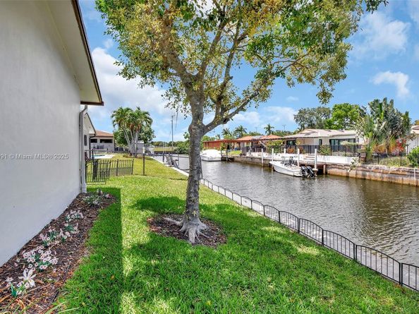 6001 SW 18th St, Plantation FL 33317
