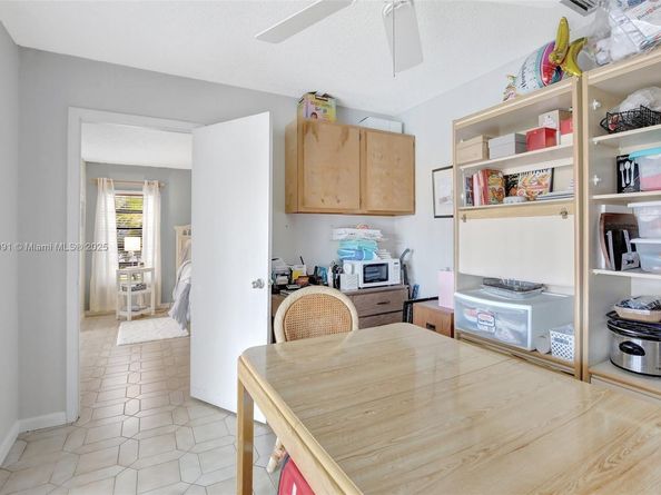 6001 SW 18th St, Plantation FL 33317