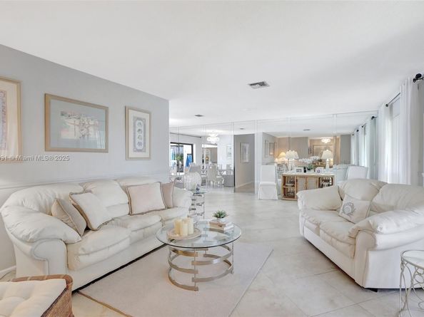 6001 SW 18th St, Plantation FL 33317