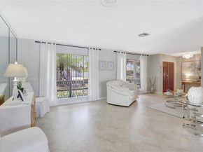 6001 SW 18th St, Plantation FL 33317