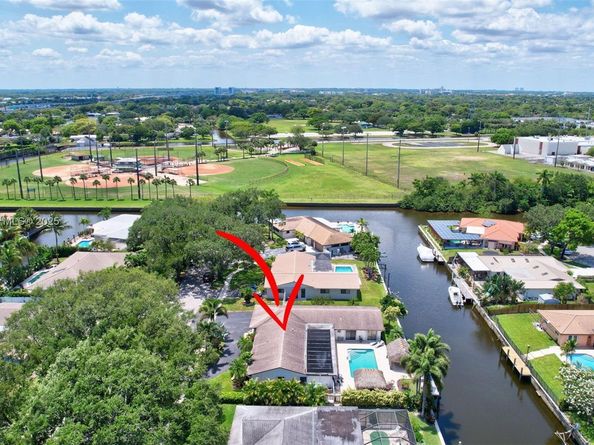 6001 SW 18th St, Plantation FL 33317