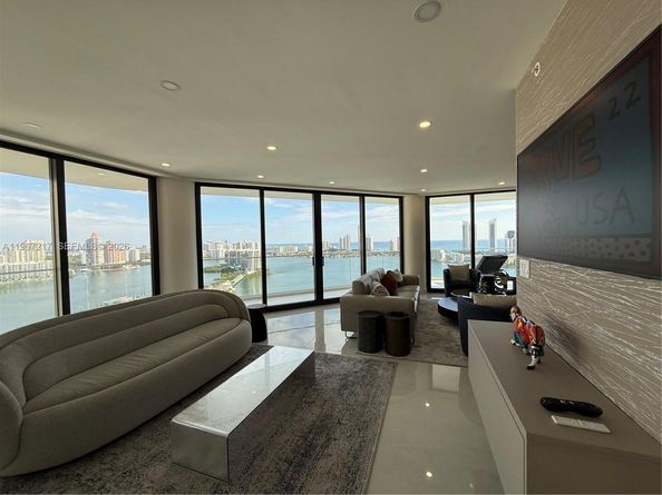 2800 Island Blvd 2804, Aventura FL 33160