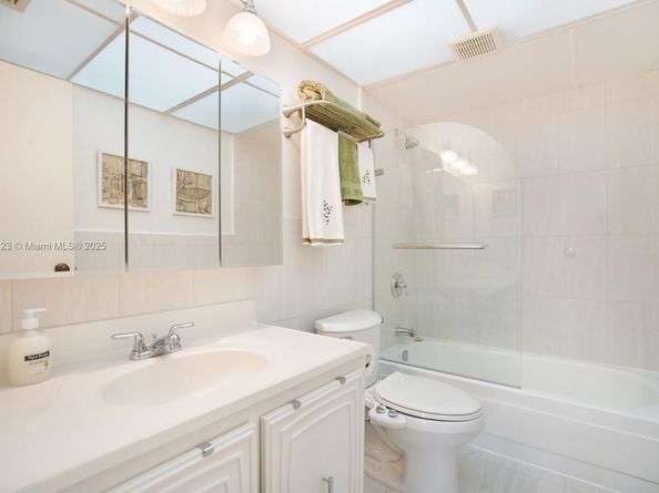 2841 Somerset Dr 317, Lauderdale Lakes FL 33311