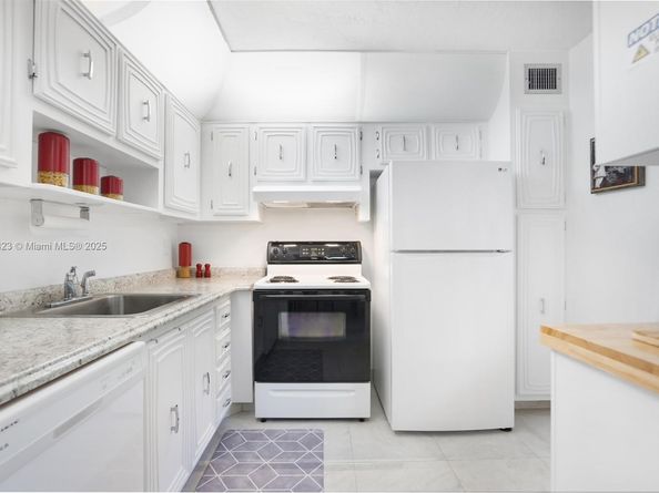 2841 Somerset Dr 317, Lauderdale Lakes FL 33311