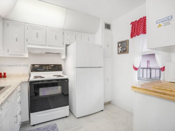 2841 Somerset Dr 317, Lauderdale Lakes FL 33311
