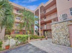 2841 Somerset Dr 317, Lauderdale Lakes FL 33311