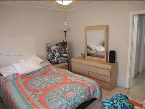 815 SW 10th Ter 4V, Hallandale Beach FL 33009