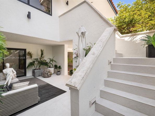 2000 S Bayshore Dr 4, Coconut Grove FL 33133