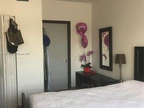 1960 Marseille Dr 305, Miami Beach FL 33141