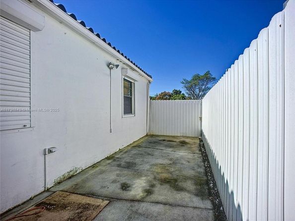 35 SW 63rd Ct, Miami FL 33144