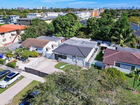 35 SW 63rd Ct, Miami FL 33144