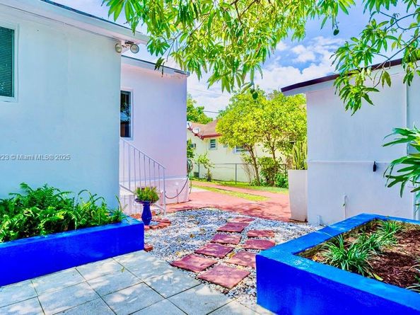 126 NW 33 St, Miami FL 33127