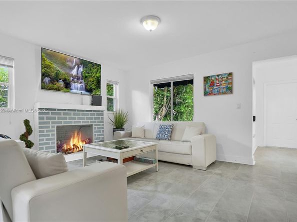 126 NW 33 St, Miami FL 33127