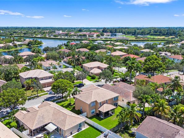 13374 NW 13th St, Pembroke Pines FL 33028