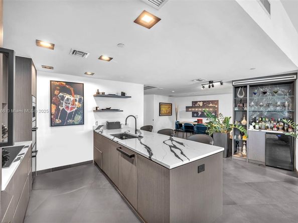 200 Biscayne Boulevard Way 4408, Miami FL 33131