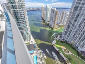 200 Biscayne Boulevard Way 4408, Miami FL 33131