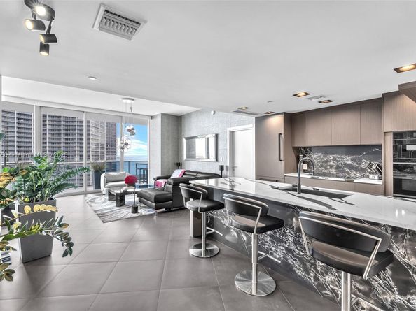 200 Biscayne Boulevard Way 4408, Miami FL 33131