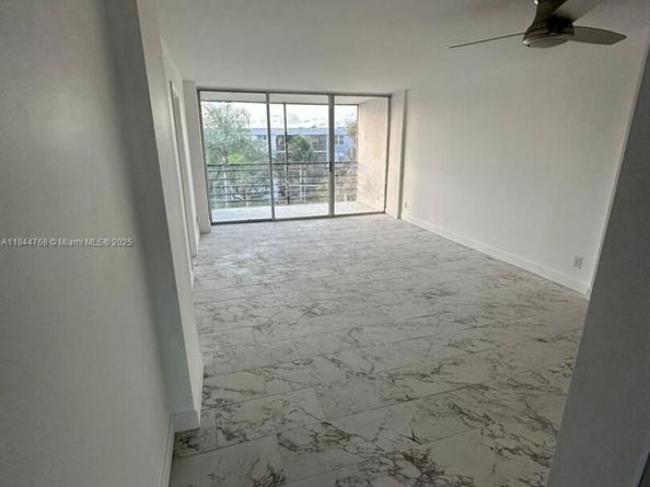 114 Royal Park Dr 4A, Oakland Park FL 33309