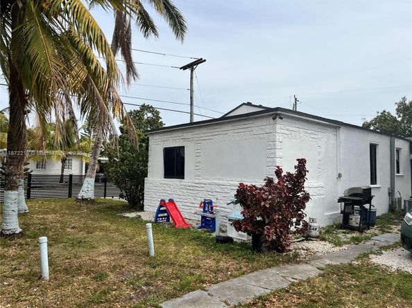 1102 NW 103rd St, Miami FL 33150