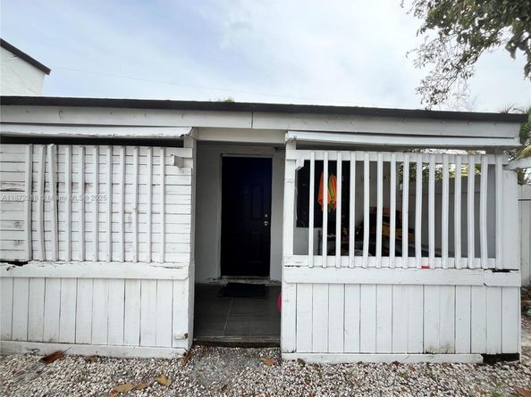 1102 NW 103rd St, Miami FL 33150