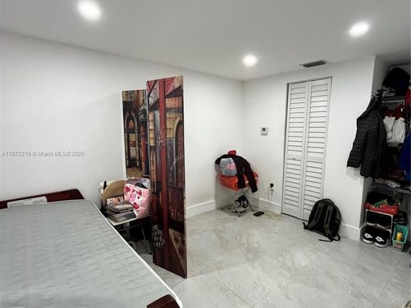 1102 NW 103rd St, Miami FL 33150