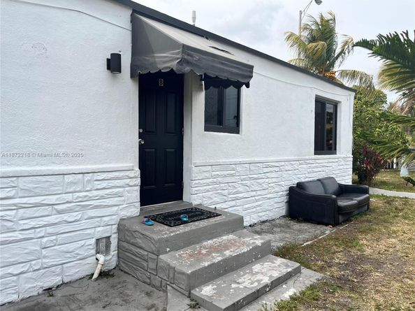 1102 NW 103rd St, Miami FL 33150