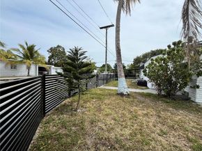 1102 NW 103rd St, Miami FL 33150
