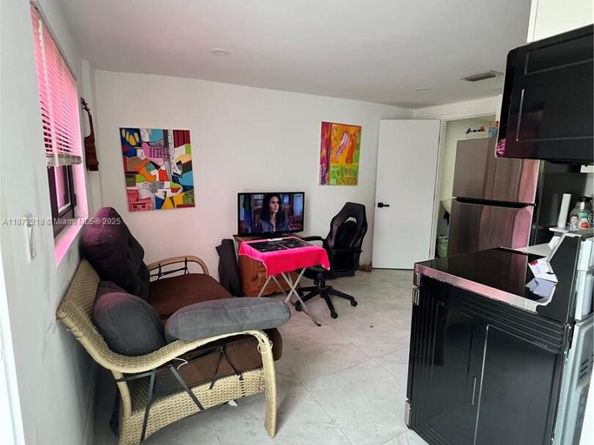 1102 NW 103rd St, Miami FL 33150