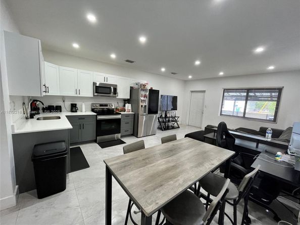 1102 NW 103rd St, Miami FL 33150