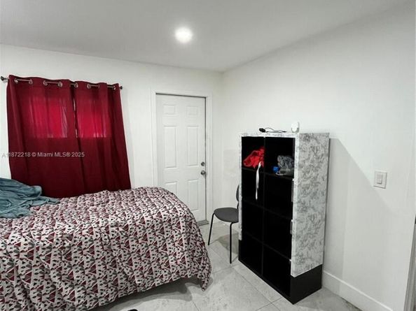 1102 NW 103rd St, Miami FL 33150